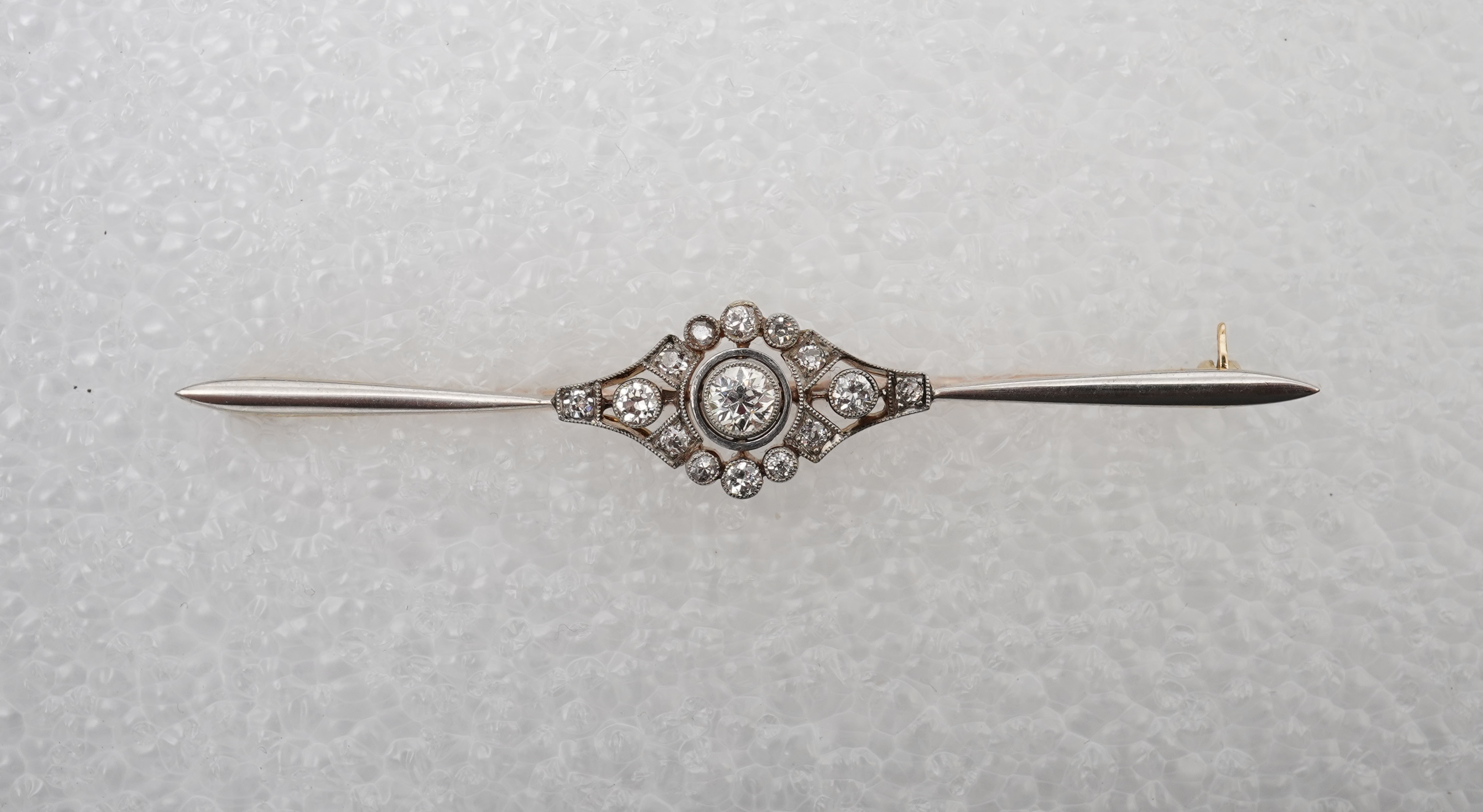 A diamond bar brooch, early 20th century